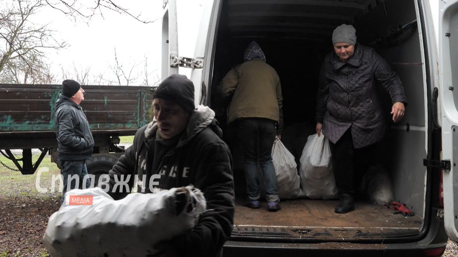 "Не ховаємося – на бога надія": як 46 людей зимують поза цивілізацією на Запоріжжі