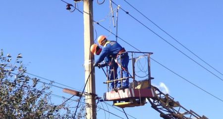 Сучасні електроопори та дроти: в Запоріжжі модернізують важливу ЛЕП