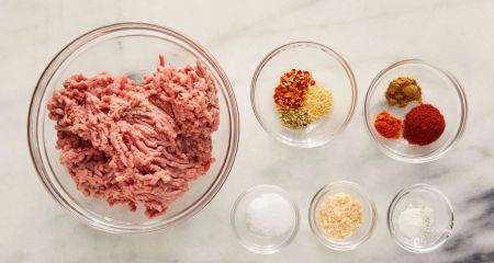 Чому домашній фарш смачніший за магазинний: ідеї для сімейних вечерь