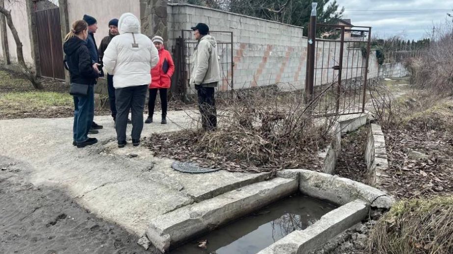 Водосток замуровали в Днепровском районе Запорожья &ndash; фото
