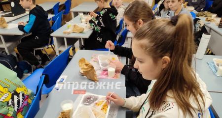 Сирники &ndash; поза конкуренцією: як годують школярів Запоріжжя