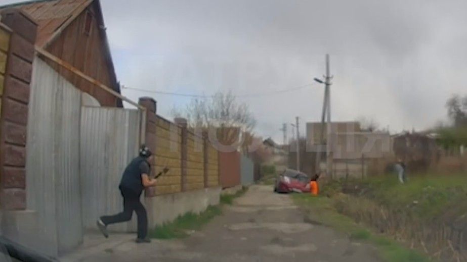 Нападение с топором на полицейских: отцу запорожца в СОЧ сообщили о подозрении