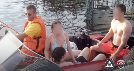Заплыли слишком далеко: на воде спасли троих 18-летних запорожцев