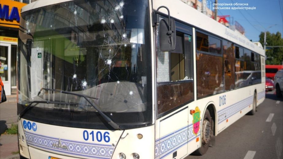 Уже семеро раненых в Запорожье из-за атаки автобуса: среди них двое детей