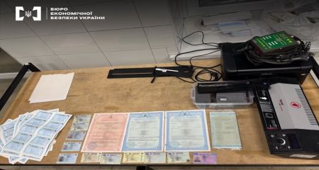 Викрадені в Василівці бланки стали доказами в справі про підробки