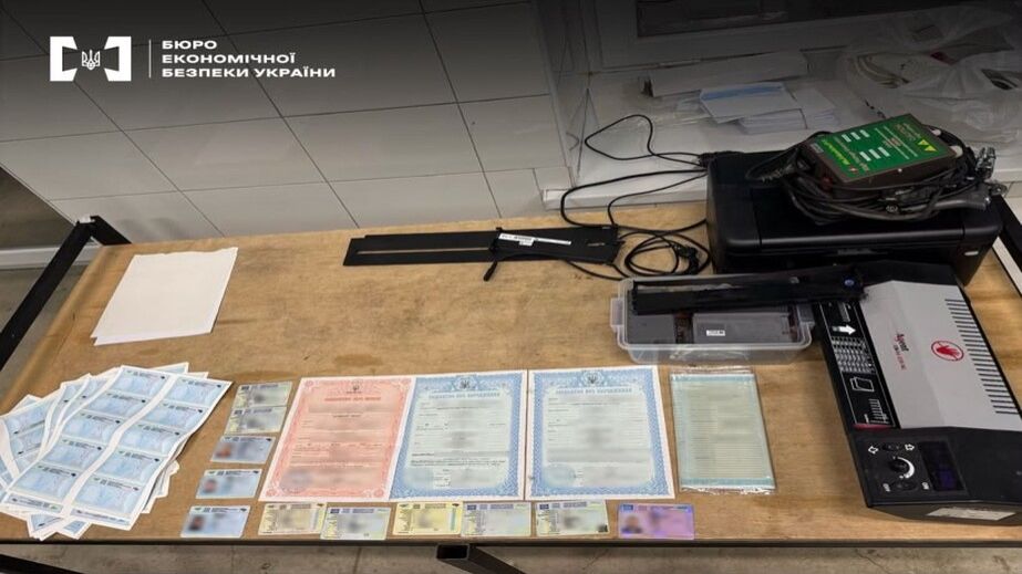 Викрадені в Василівці бланки стали доказами в справі про підробки