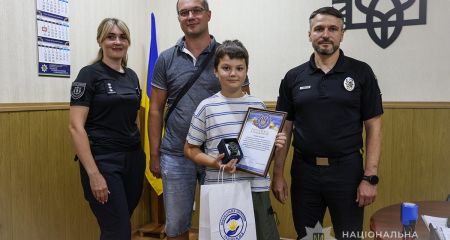 11-летний школьник нашел автомат Калашникова на дне пруда под Запорожьем