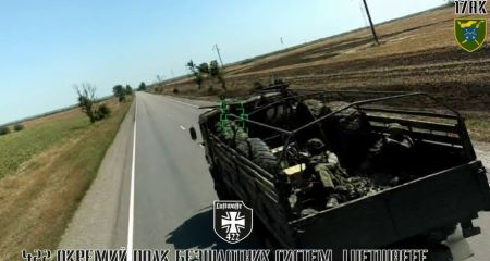 Українські дрони уразили техніку росіян на трасі біля Мелітополя