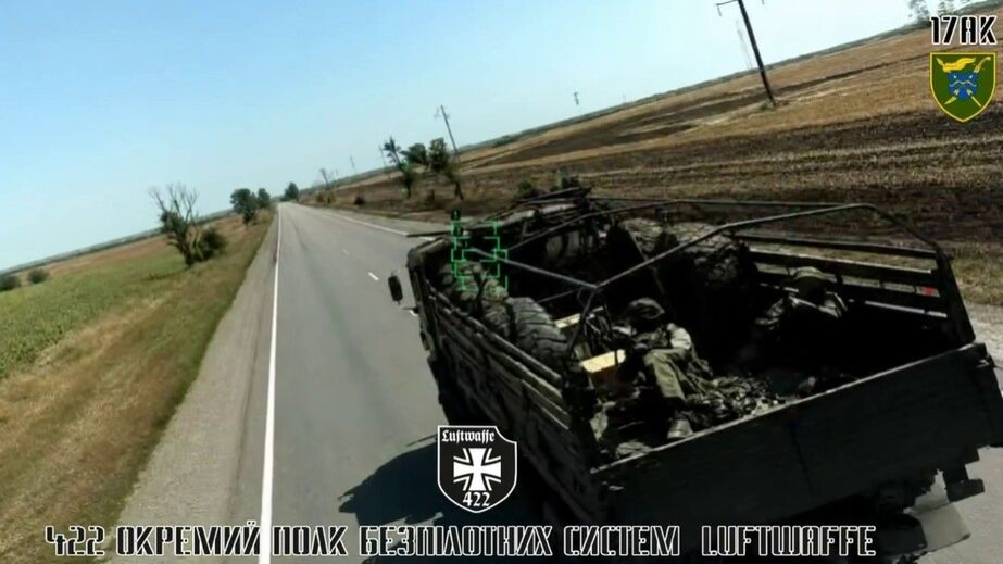 Українські дрони уразили техніку росіян на трасі біля Мелітополя