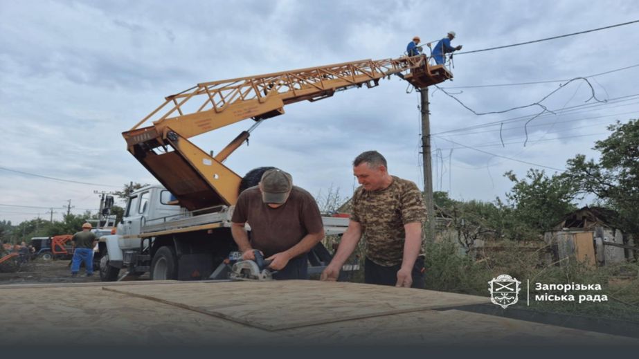 У 29 запорізьких будинках закрили вікна після російських ударів