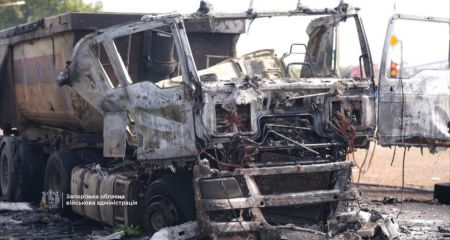 Ворожий безпілотник спалив автомобіль у Запоріжжі: є поранений