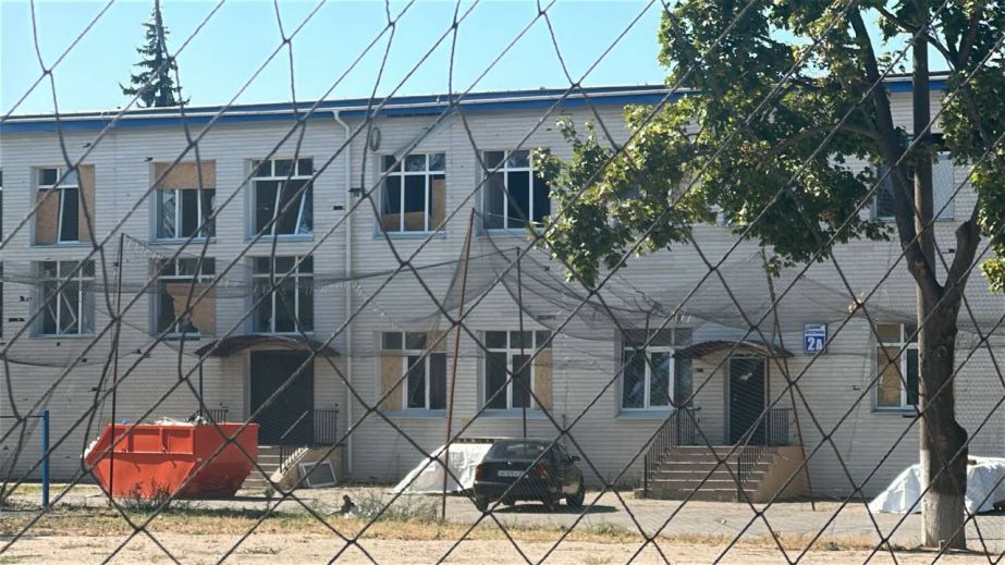 Оккупанты атаковали дронами гимназию в пригороде Запорожья &ndash; последствия