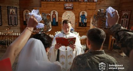 На запорожской Хортице прошло уникальное венчание Защитника и Защитницы