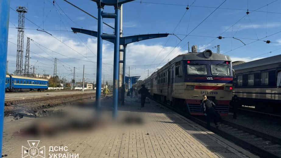 Удар по вокзалу в Днепре: погибли трое запорожцев, еще семеро &ndash; ранены