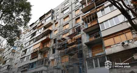 Разбитый дом на Школьной восстанавливают в Запорожье &ndash; когда завершат