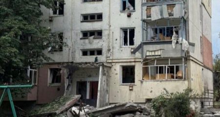 Россияне разрушили многоэтажку в прифронтовом городе на Запорожье