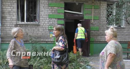 З першої години сиділи у під’їзді, – жителька пошкодженого будинку в Запоріжжі