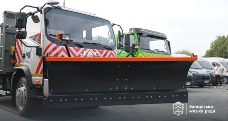 Запорізькі комунальники отримали нову спеціальну техніку