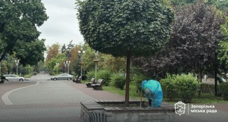 Коммунальщики навели порядок на популярной зоне отдыха среди запорожцев