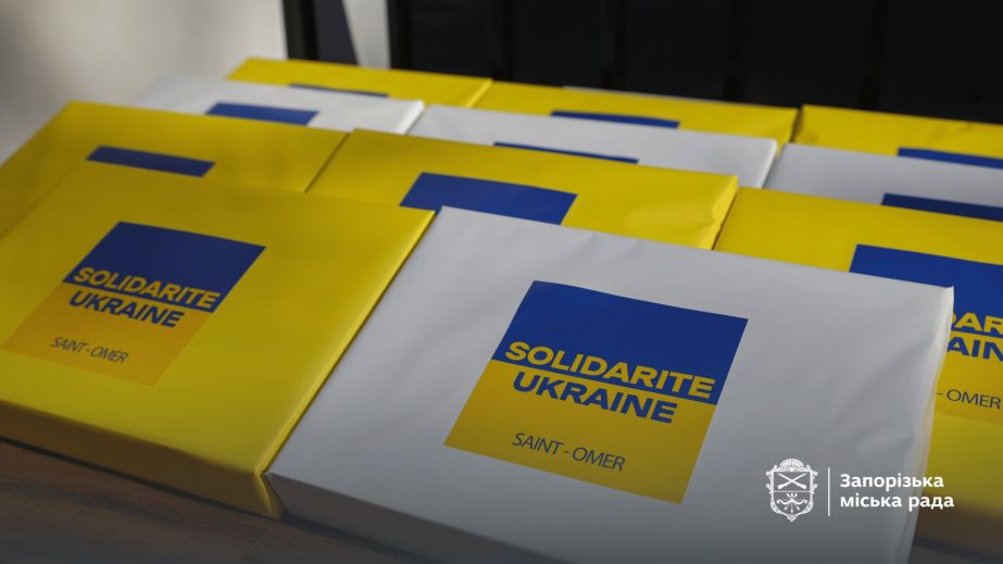 Запорізьким дітям з прийомних родин подарували техніку для навчання