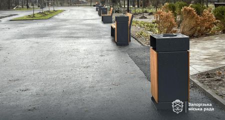 Как коммунальщики обновили парк в одном из районов Запорожья &ndash; кадры