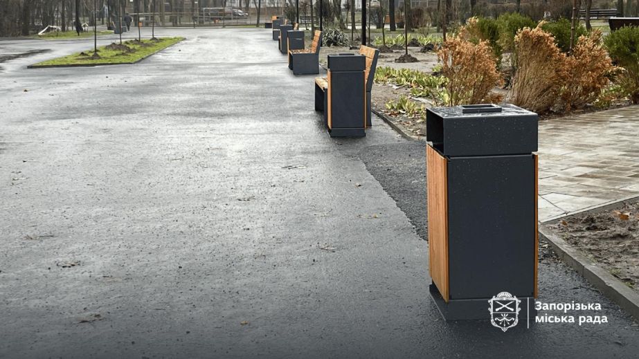 Как коммунальщики обновили парк в одном из районов Запорожья &ndash; кадры