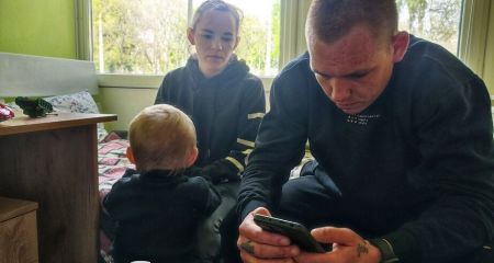 Выжили под КАБом: в Новониколаевке на Запорожье семья с малышом попала под удар