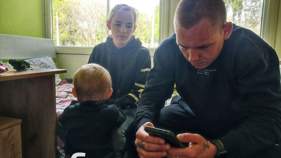 Вижили під КАБом: в Новомиколаївці на Запоріжжі родина з немовлям потрапила під удар