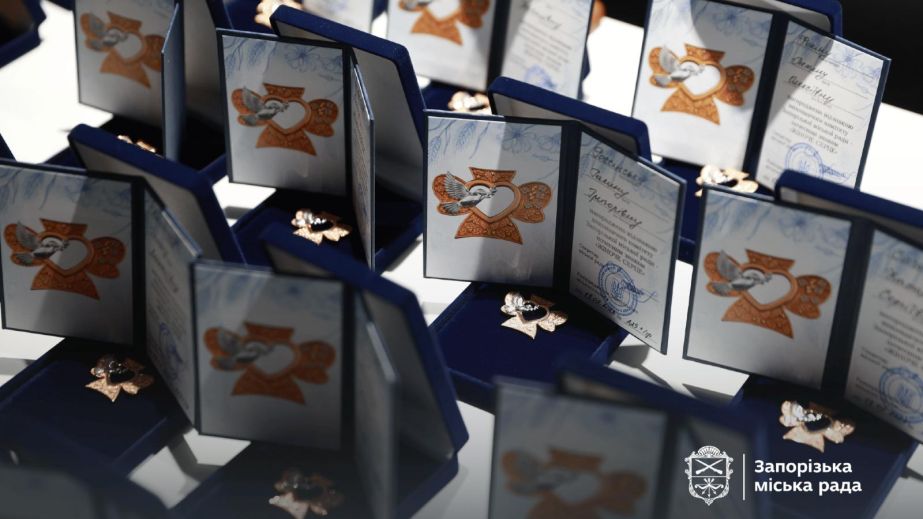 В Запорожье впервые наградили матерей и жен павших воинов &ndash; кадры