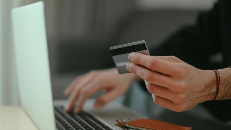 7 років тюрми за банківську аферу: запоріжанка обібрала військового на понад 150 тис. грн