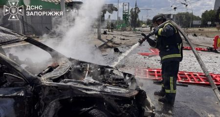 АЗС, легковушка и сухостой пылали из-за обстрелов на Запорожье