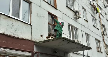 Ще один пошкоджений будинок на Сталеварів відновили у Запоріжжі &ndash; кадри