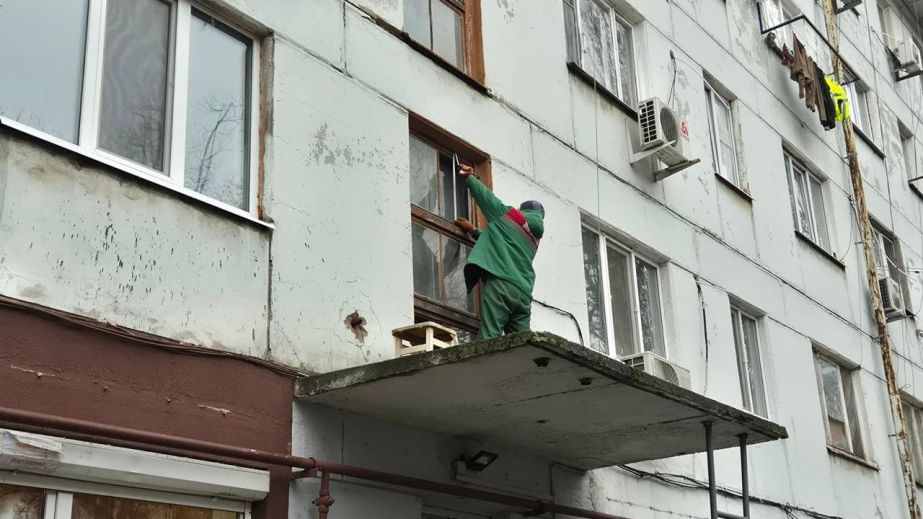 Еще один поврежденный дом на Сталеваров восстановили в Запорожье &ndash; кадры