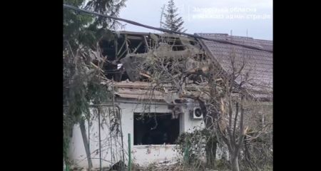 У Запоріжжі пошкоджені приватні будинки і багатоповерхівка після нічної атаки