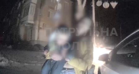 Запорожские патрульные спасли годовалого ребенка от переохлаждения &ndash; детали