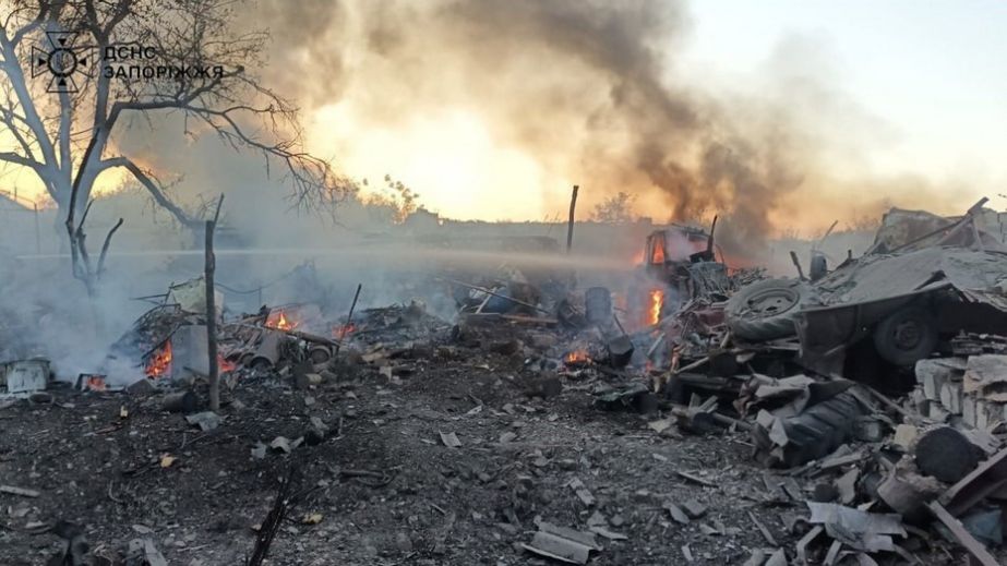 Оселі, авто та сухостій горіли на Запоріжжі через обстріли РФ: є жертва