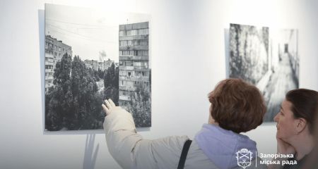 Культурный обмен: в Запорожье открыли выставку, которая покорила Францию