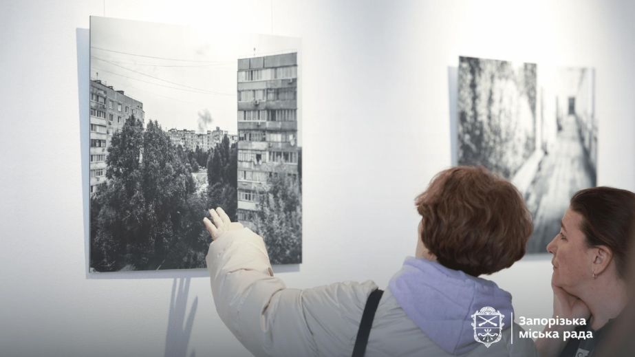 Культурный обмен: в Запорожье открыли выставку, которая покорила Францию