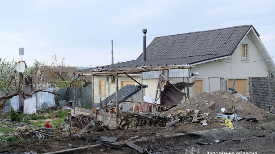 Потрощені дахи та вікна: який вигляд має приватний сектор Запоріжжя після обстрілу