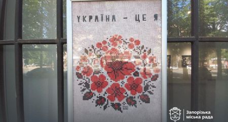 "Код сили Запоріжжя": унікальну патріотичну виставку відкрили в центрі міста