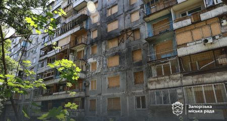 Вместо OSB: мягкие окна будут ставить в поврежденных запорожских квартирах
