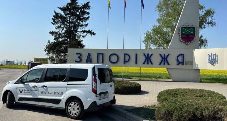 Еще один спецавтомобиль для маломобильних людей получил центр соцобслуживания Запорожья