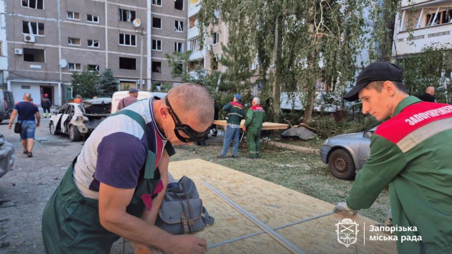 Майже 60 "закритих" будинків: у Запоріжжі ліквідовують наслідки авіаудару РФ