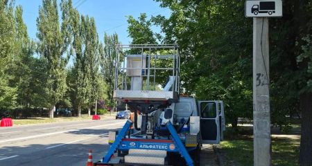 У середмісті Запоріжжя встановлюють нові знаки заборони зупинки &ndash; локація