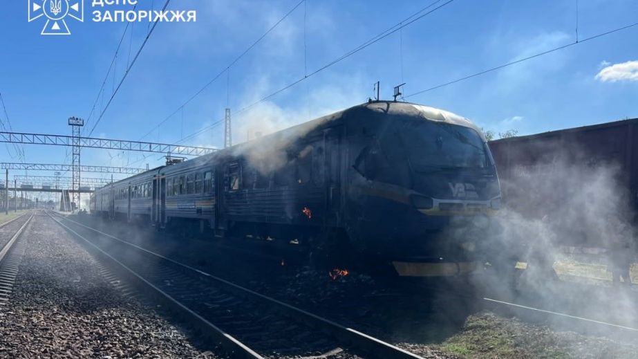 Удар по поїзду Дніпро-Запоріжжя: в Укрзалізниці підтвердили загибель провідниці