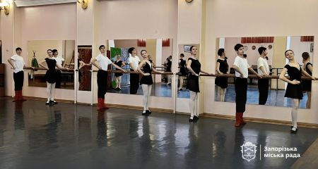 У Запоріжжі провели відкритий показ українського народного танцю