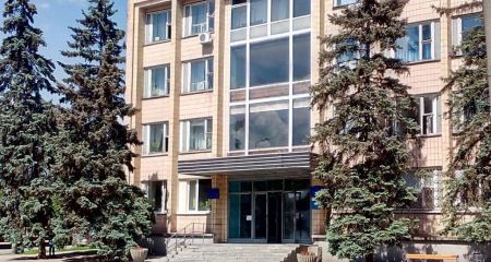 Повалили дерева, покосили траву – комунальники трохи впорядкували Запоріжжя