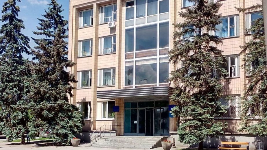 Повалили дерева, покосили траву – комунальники трохи впорядкували Запоріжжя