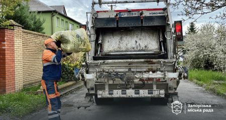 Вывоз мусора в Запорожье: по каким правилам забирают отходы с частного сектора