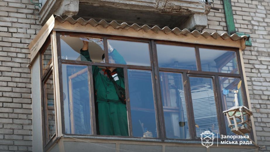 Утренний обстрел повредил семь домов в одном из районов Запорожья &ndash; детали